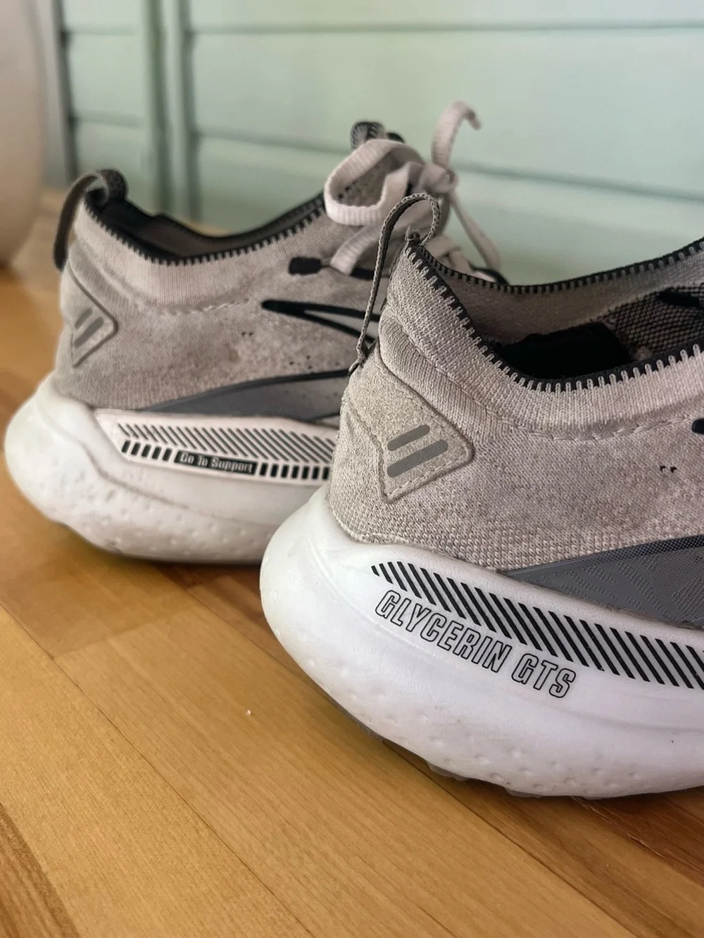 Brooks Glycerin GTS Light Gray Running Shoes Women’s 8.5